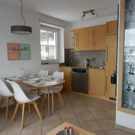 Mit Kostenlosem Schwimmbad Und Spielzimmern Apartment