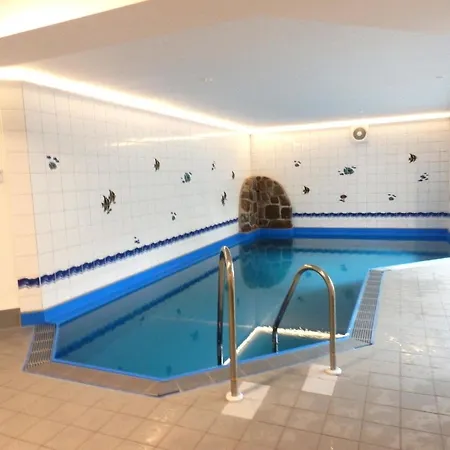 Mit Kostenlosem Schwimmbad Und Spielzimmern Apartment