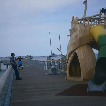 Mit Kostenlosem Schwimmbad Und Spielzimmern